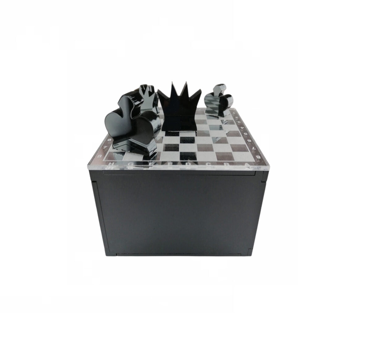 “Κουτί-σκακιέρα” από Plexiglass