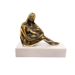 Μεταλλικό γλυπτό "Μητέρα που θηλάζει" Χρυσό