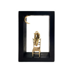 Ζευγάρι φιγούρες σε καρέκλα