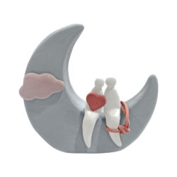 Ζευγάρι ερωτευμένο από το φεγγάρι έως τα σύννεφα