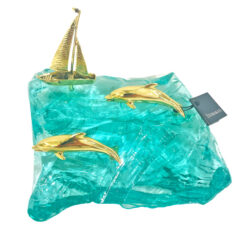 Καραβάκι με δύο δελφίνια