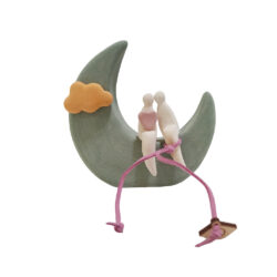 Ζευγάρι ερωτευμένο από το φεγγάρι έως τα σύννεφα