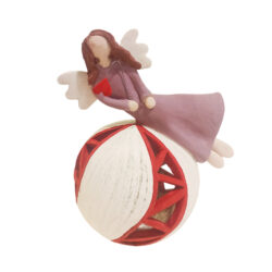 Γυναίκα άγγελος πάνω σε μπάλα