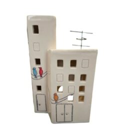 Ceramic painted apartment building 18 cm.