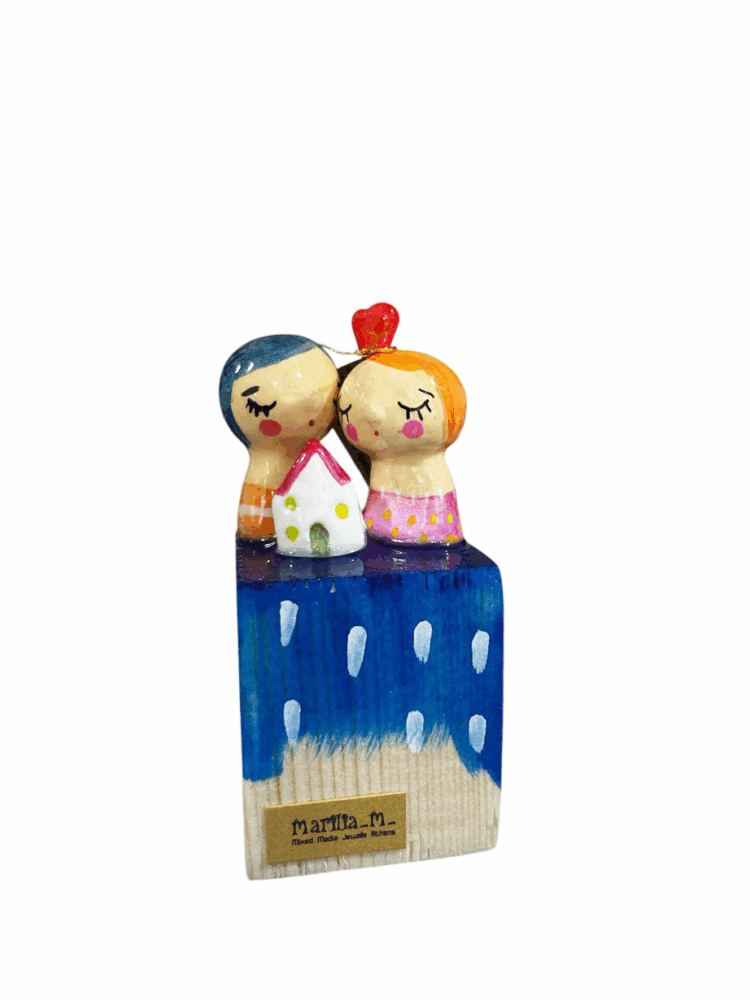 Ζευγάρι με σπίτι σε κύβο