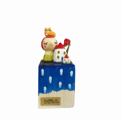 Κορίτσι με σπίτι και γάτα σε κύβο