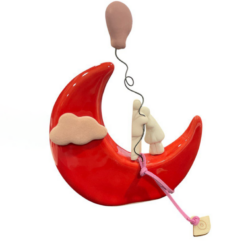 Ζευγάρι με μπαλόνι πάνω σε κόκκινο φεγγάρι