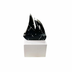 "Καραβάκι μαύρο σε βάση"