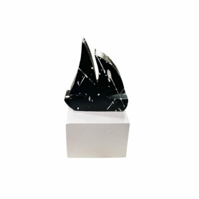 “Καραβάκι μαύρο σε βάση”