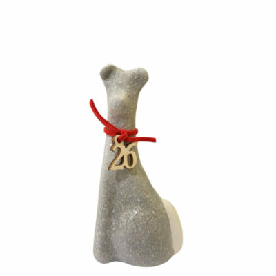 Επιτραπέζιος σκύλος με γούρι του 26′ 10 εκ.