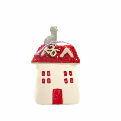 Σπίτι κεραμικό 14 εκ. με γούρι του 26′ και γάτα ΙΙ