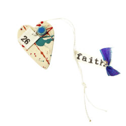 Κεραμική καρδιά abstract με γούρι του 26΄ και ευχή ΙΙ