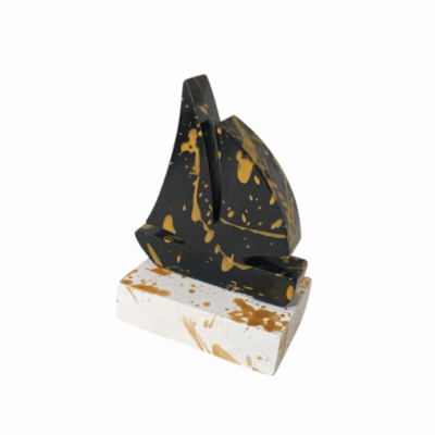 “Καράβι μαύρο σε λευκή βάση”