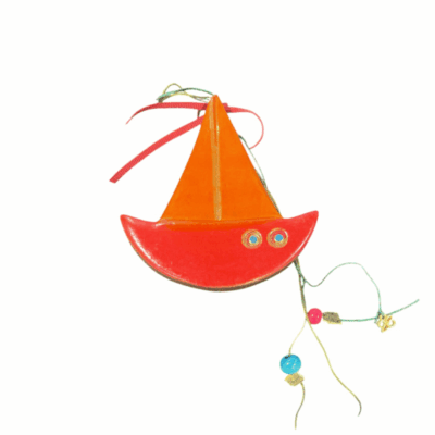 Καραβάκι πολύχρωμο κεραμικό με γούρι του 26′ ΙΙ