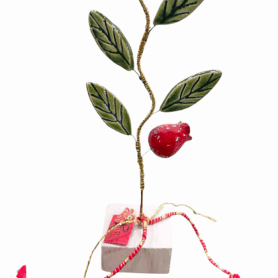 ” Κεραμικό ρόδι σε βάση με γούρι του 26′ ”