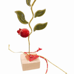 '' Κεραμικό ρόδι σε βάση με γούρι του 26' II ''