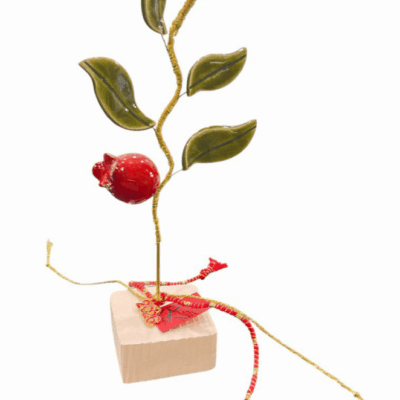 ” Κεραμικό ρόδι σε βάση με γούρι του 26′ II ”