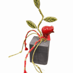 '' Κεραμικό ρόδι σε καρπό με βάση και γούρι του 26' ''