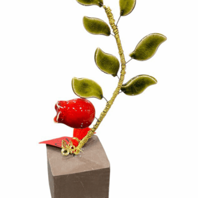 ” Κεραμικό ρόδι σε βάση με γούρι του 26′ ”