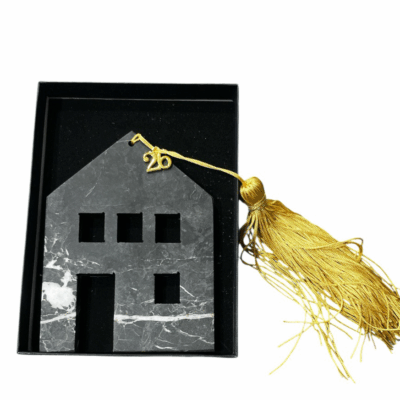 Μαρμάρινο διακοσμητικό ” Σπιτάκι με γούρι του 26′ “