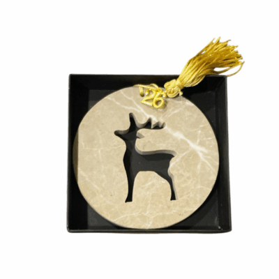 Μαρμάρινο διακοσμητικό ” Ταράνδος με γούρι του 26′ “