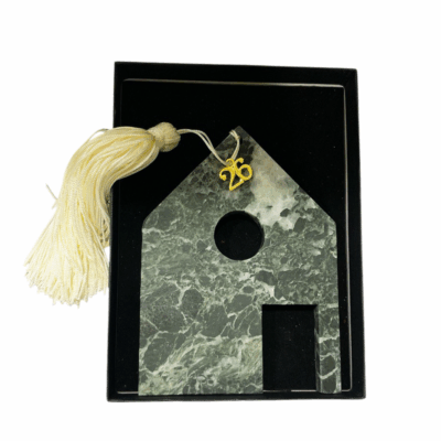 Μαρμάρινο διακοσμητικό ” Σπιτάκι με γούρι του 26′ “