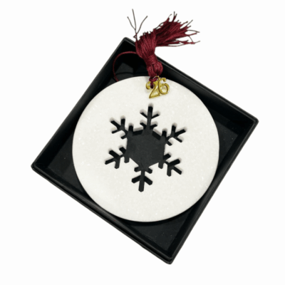 Μαρμάρινο διακοσμητικό ” Χίονι με γούρι του 26′ “