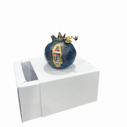 Χειροποίητο ροδάκι papier mâché και γούρι του 26' σε κουτί