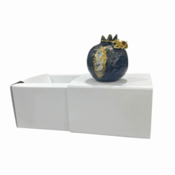 Χειροποίητο ροδάκι papier mâché και γούρι του 26' σε κουτί